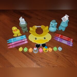 Amazon Yellow Duck Bath Set with Colorful Crayons